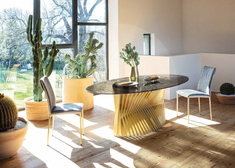 ΤΡΑΠΕΖΑΡΙΑ NEST - ΕΠΙΠΛΑ MAKIS+NIKOS, ΘΕΣΣΑΛΟΝΙΚΗ